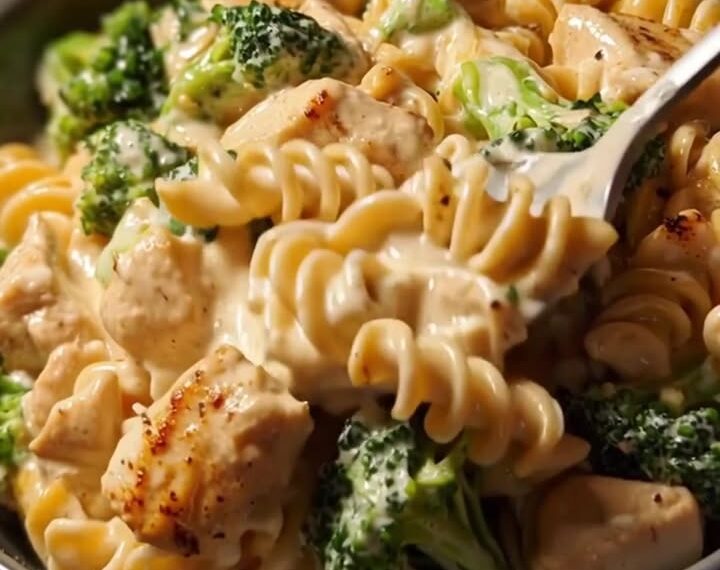 Cheesy Garlic Chicken Pasta with Broccoli – Epic Weeknight Comfort