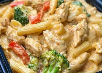 Creamy Chicken & Veggie Penne in Cheesy Garlic Bliss