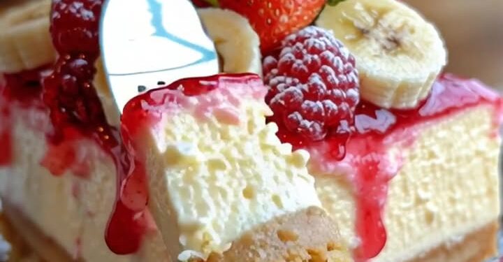 Irresistible Lemon Cheesecake Cream with Strawberry-Banana Bliss