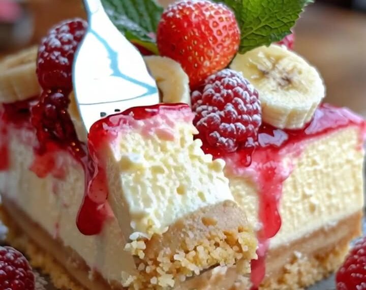 Irresistible Lemon Cheesecake Cream with Strawberry-Banana Bliss