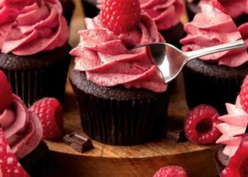 Chocolate Raspberry Cupcakes – In Bloom Bakery