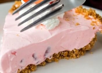 Strawberry Cool Whip Pie