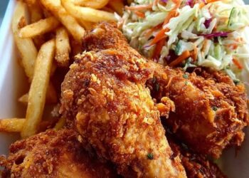 Crispy Fried Chicken Box with Fries & Coleslaw 🍗🍟