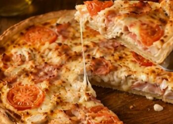 Ham, cheese, tomato and chicken pie