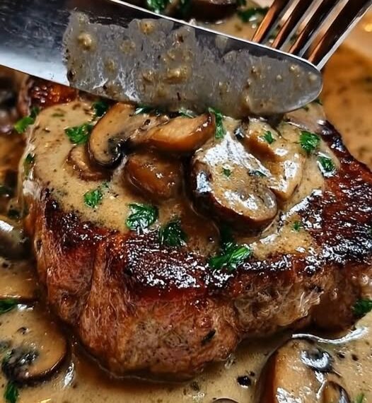 Creamy Mushroom Steak with Mashed Potatoes
