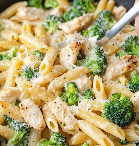 Creamy Chicken Broccoli Pasta That’s Dinner Ready in 30 Minutes