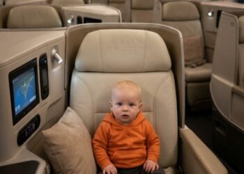 Flight Attendant Discovers A Baby Abandoned Alone In Business Class With A Note Carrying Her Name — And What Happened Afterward Changed Her Life Forever.