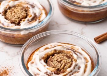 Cinnamon Roll Baked Oats