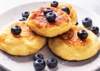 Fluffy Blueberry Cottage Cheese Pancake Bites