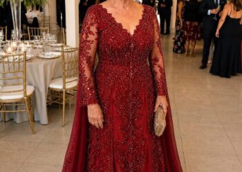 Mit 68 kaufte ich mir ein teures rotes Kleid für die Hochzeit meiner Nichte… Und in der Hochzeitsnacht sprach mich ein Fremder an und enthüllte mir ein Geheimnis, mit dem ich nie gerechnet hätte…