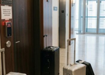 My husband changed our holiday plans at the last minute – what I did next surprised everyone.