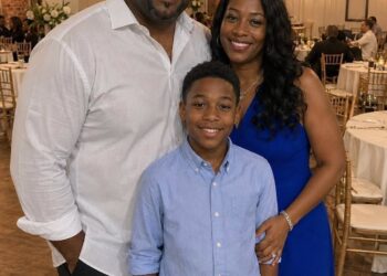 My Ex Left Me and Our Son for a Rich Man – 10 Years Later, She Invited Me to Her Wedding, So I Hired an Actress to Pretend to Be My Wife 1