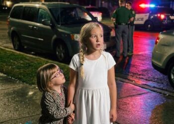 At 2 A.M., My Father Texted: “Grab Your Sister And Run — Don’t Trust Your Mother.” So I Did.