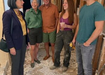 I Returned Early to Find My Sister’s Family Tearing Apart My House, but the Police Surrounded It the Next Day