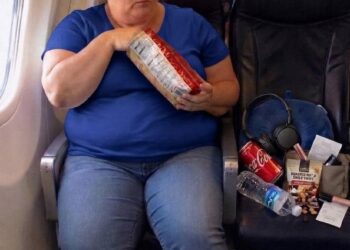 A Rude Woman Took the Window Seat I’d Paid for My 6-Year-Old Daughter With Autism – So the Pilot Taught Her a Lesson She’d Never Forget