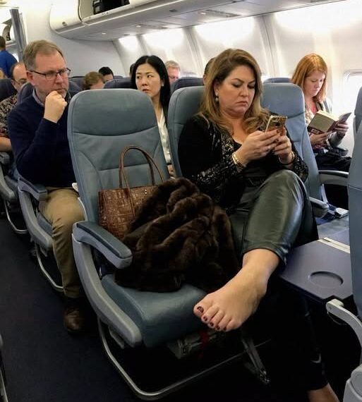 A Woman Refused to Leave the Airplane Seat I Had Paid For – What My 10-Year-Old Daughter Pulled Out of Her Backpack Left Every Passenger Speechless
