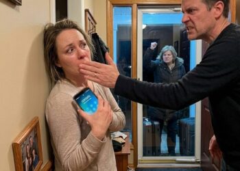 He Told Me to Smile for His Mother—Then Learned the House Was Mine-felicia