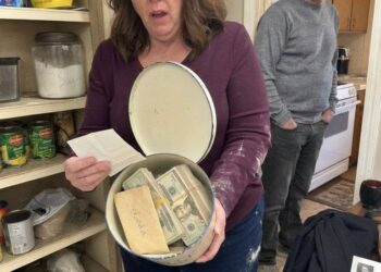 I was clearing out Mama’s pantry after her funeral when I discovered $18,940 tucked inside the old flour tin she had forbidden us to touch for decades. Beneath the bundles of cash was an envelope with my name on it.