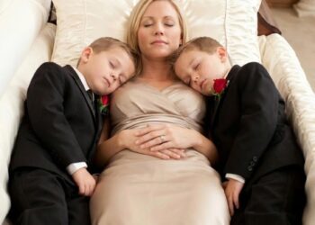 Mom and Twin Boys Drop Dead at Birthday Party—But What Was Found Inside the Coffin Changed Everything!