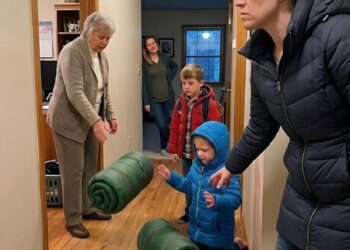 She Canceled Thanksgiving After Her Kids Were Put On The Floor