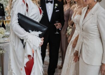 I faked being poor for 8 years – “It’s better if you don’t come.” My sister banned me from her wedding for it. My mom said: “Take $500 and skip the wedding. Martin’s family is too polished.” She thought I was poor… They not knowing I was about to buy the groom’s company.